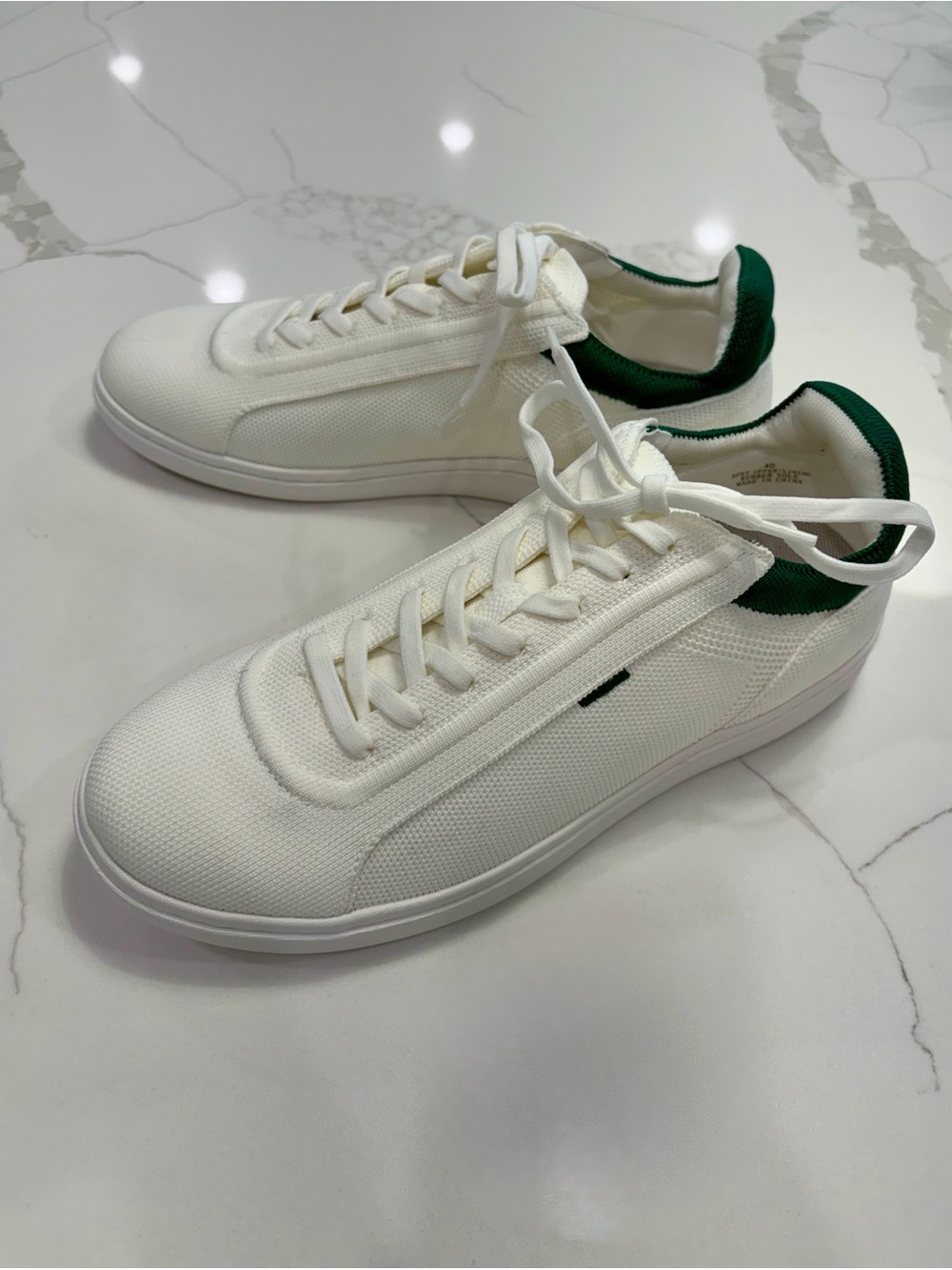 Vivaia NWO tags Women's White Low-Top Sneakers with Green Heel Trim